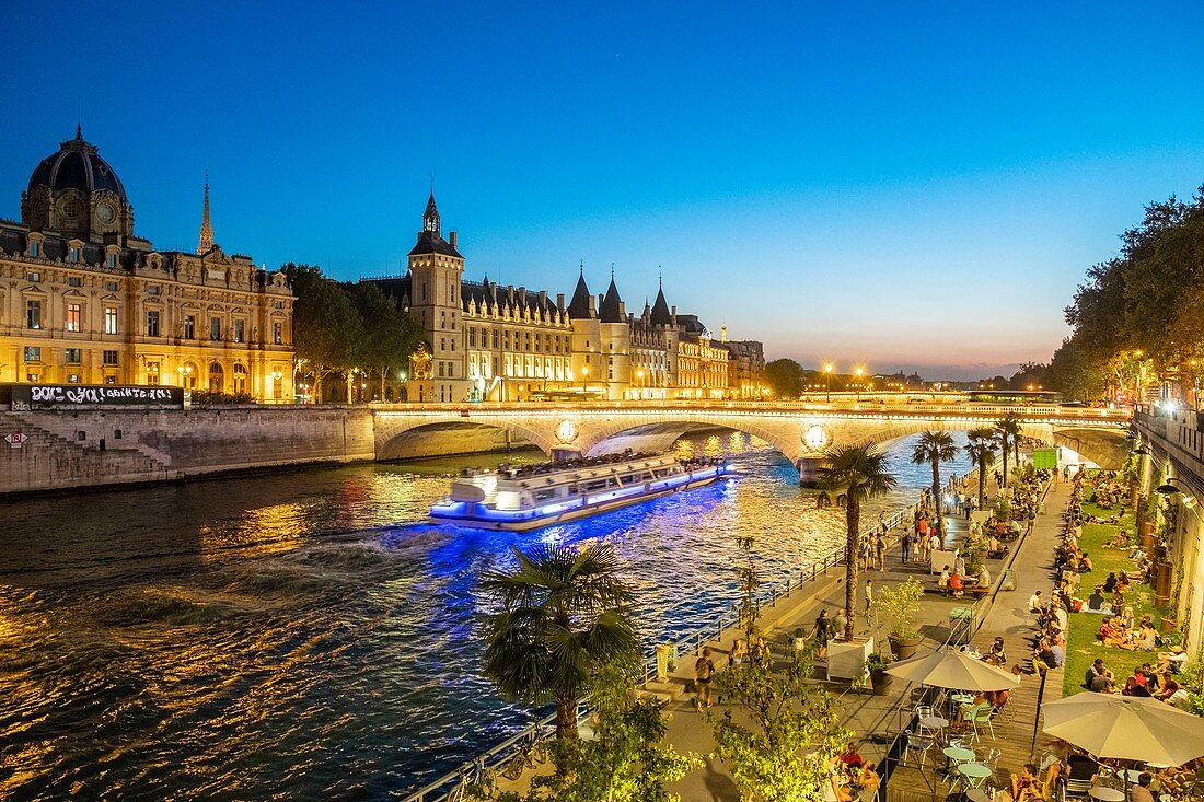 France, Paris, the banks of the Seine classified UNESCO, Rives de Seine Park, Paris Plage event and the Conciergerie
