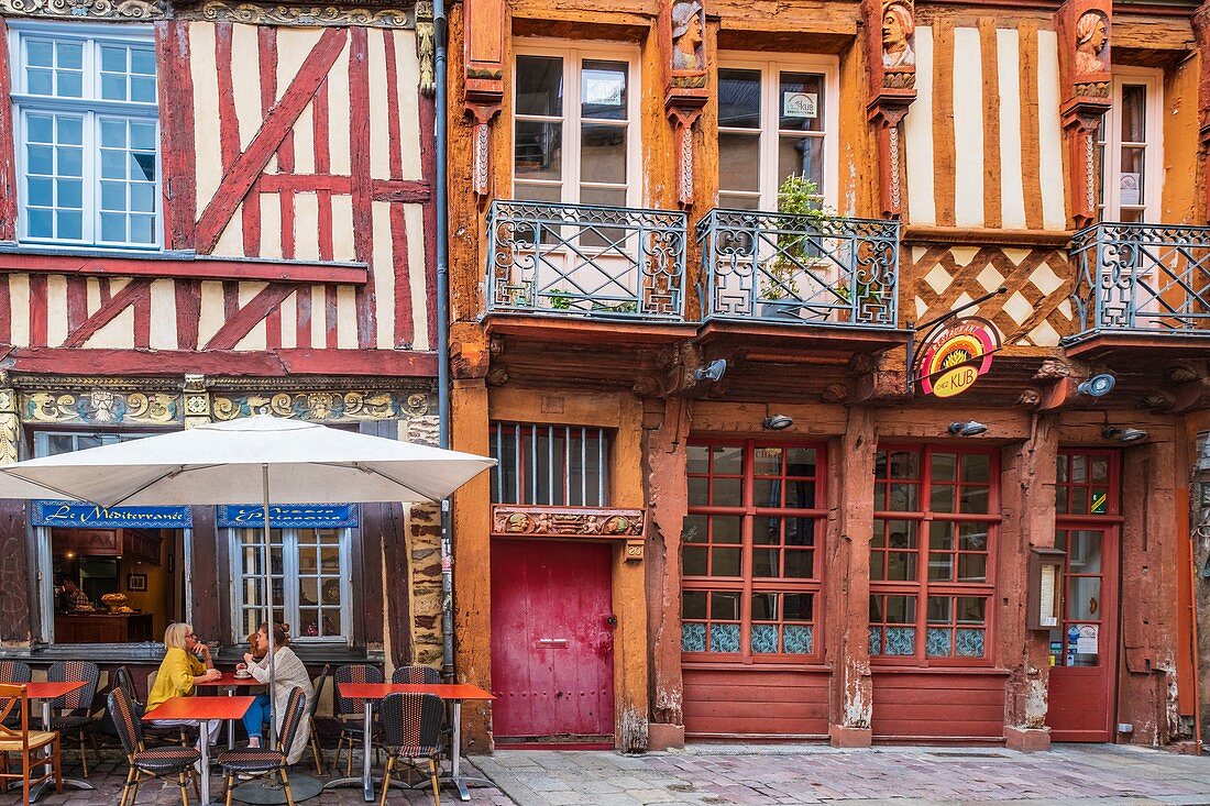 Frankreich, Ille-et-Vilaine, Rennes, Chapitre Straße 20, Fachwerkhaus mit geschnitzten polychromen Büsten aus dem 16. Jahrhundert