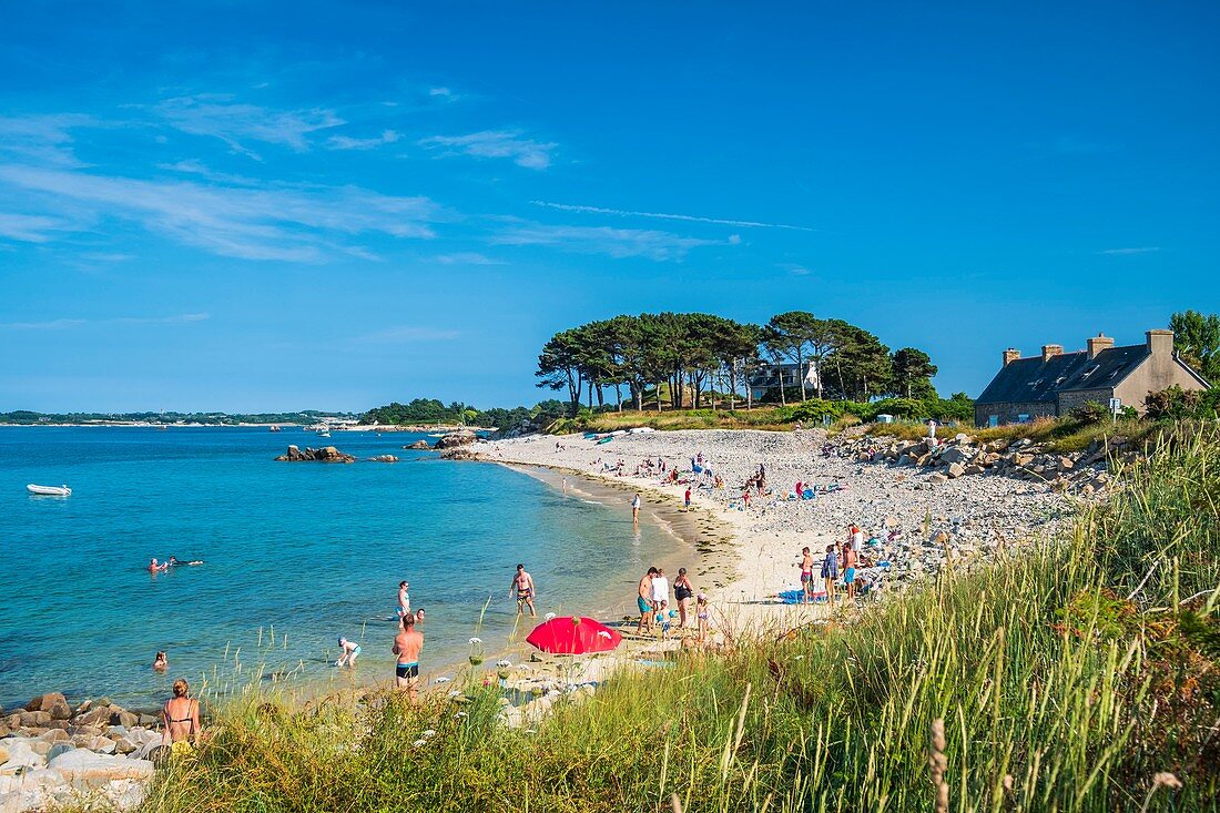 Frankreich, Cotes d'Armor, Plougrescant, Varlen Strand auf dem Wanderweg GR 34