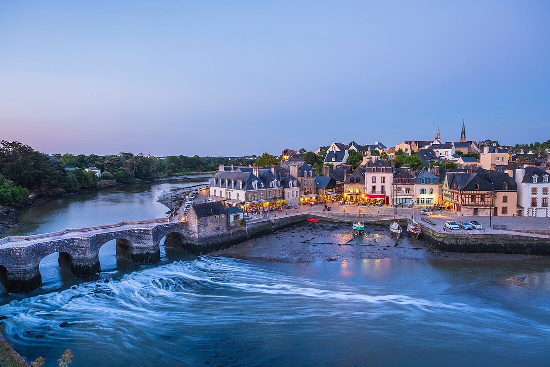 France, Morbihan, Gulf of Morbihan, Auray, Saint-Goustan harbour and the old Saint-Goustan bridge