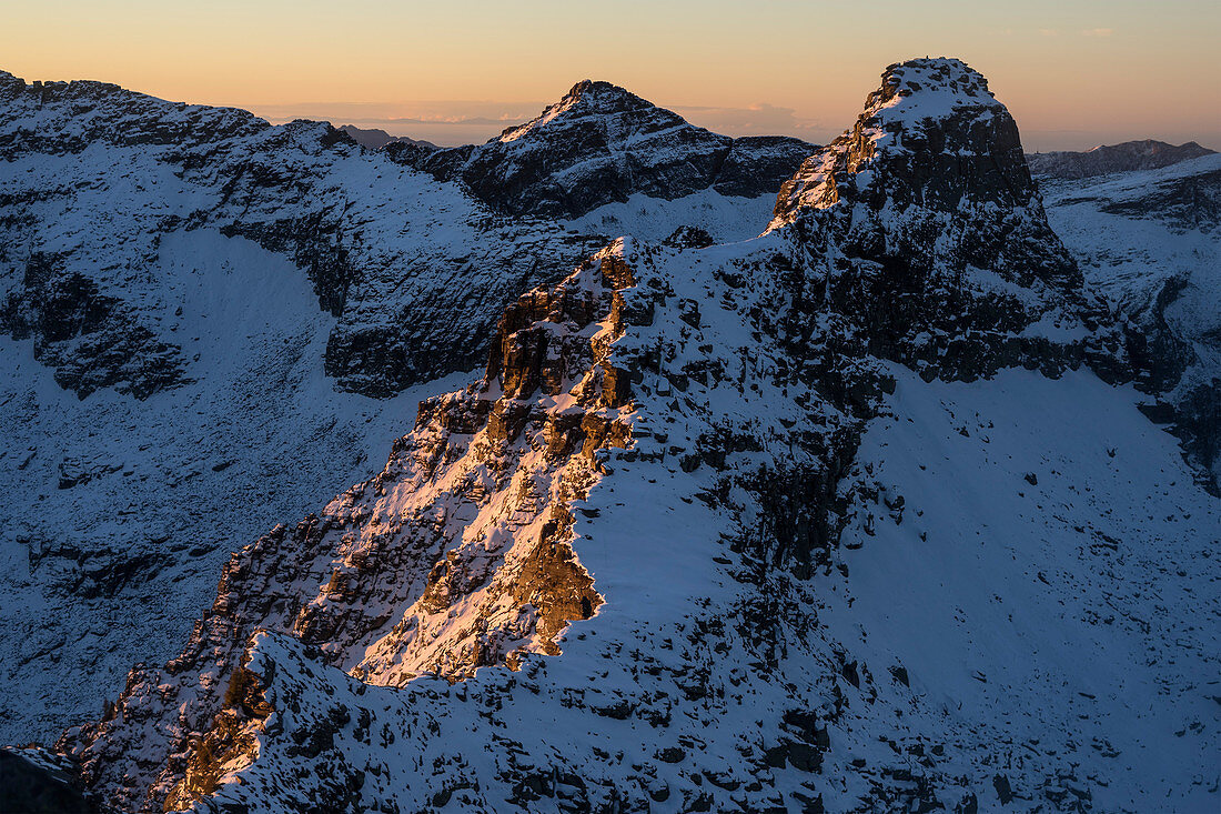 Sonnenaufgang am La Scíma do Picoll auf der Via alta della Verzasca, Lepontinische Alpen, Tessin, Schweiz