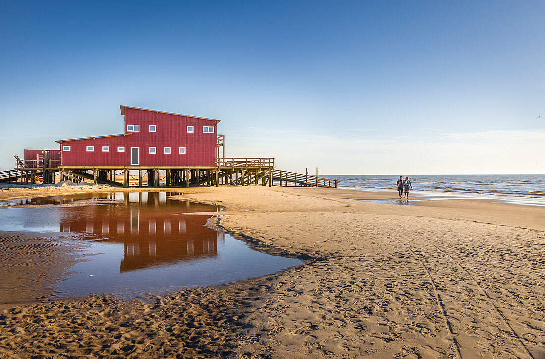 Stelzenhaus am Strand in St. Peter-Ording, Nord-Friesland, Schleswig-Holstein