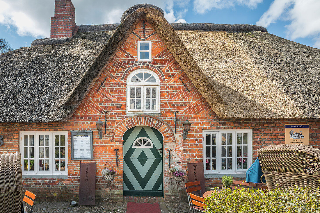 Altes Reetdachhaus in St. Peter Dorf, St. Peter-Ording, Nord-Friesland, Schleswig-Holstein