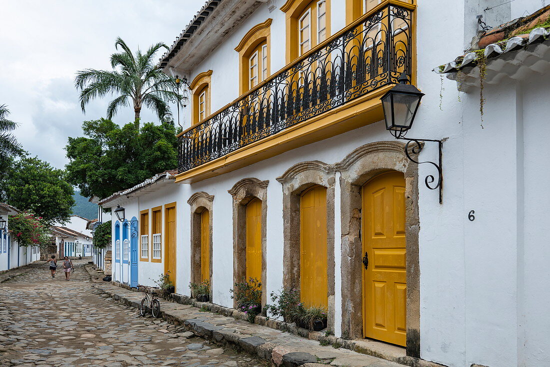 Street scene in the colonial city, Paraty, Rio de Janeiro, Brazil, South America