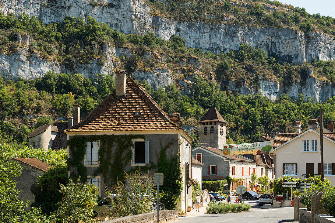 Marcilhac-sur-Célé, an der Célé, bei Figeac, Departement Lot, Occitanie, Frankreich