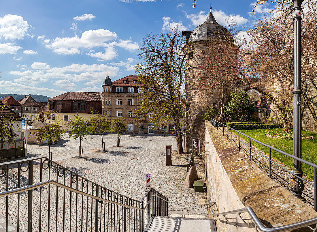 Marienplatz mit Rosenturm in Kronach, Bayern, Deutschland