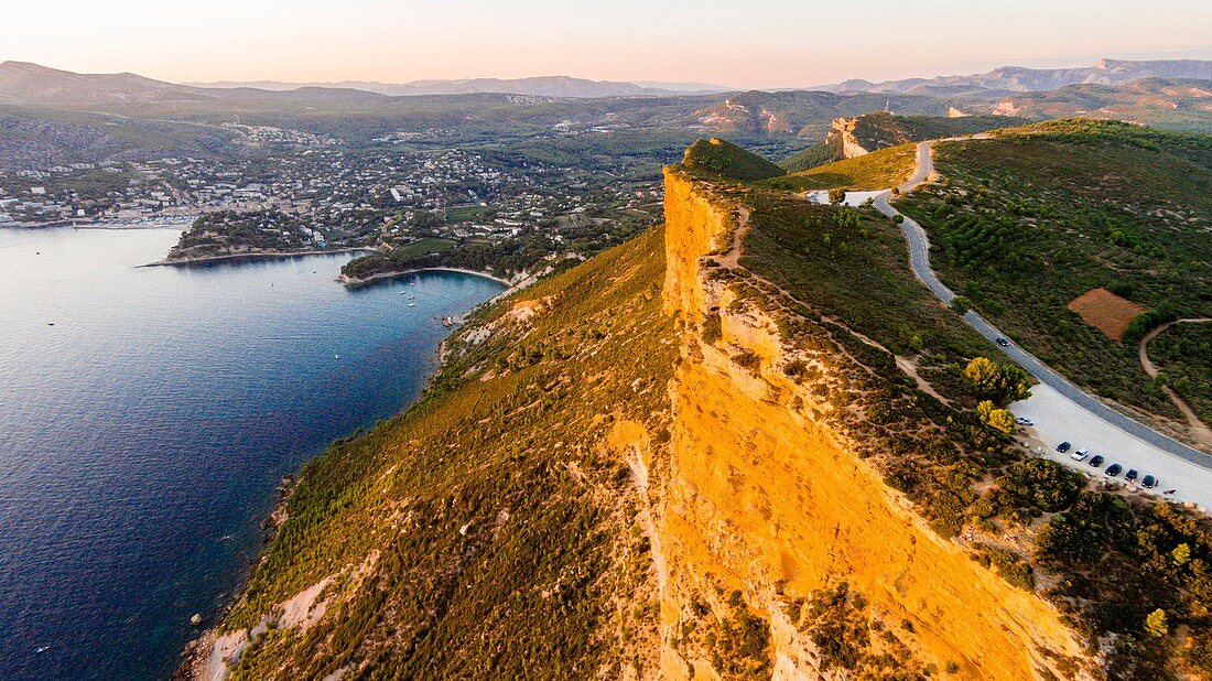 Frankreich, Bouches du Rhone, Cassis, Calanques-Nationalpark, Cap Canaille, die höchste Seeklippe Europas zwischen La Ciotat und Cassis (Luftaufnahme)