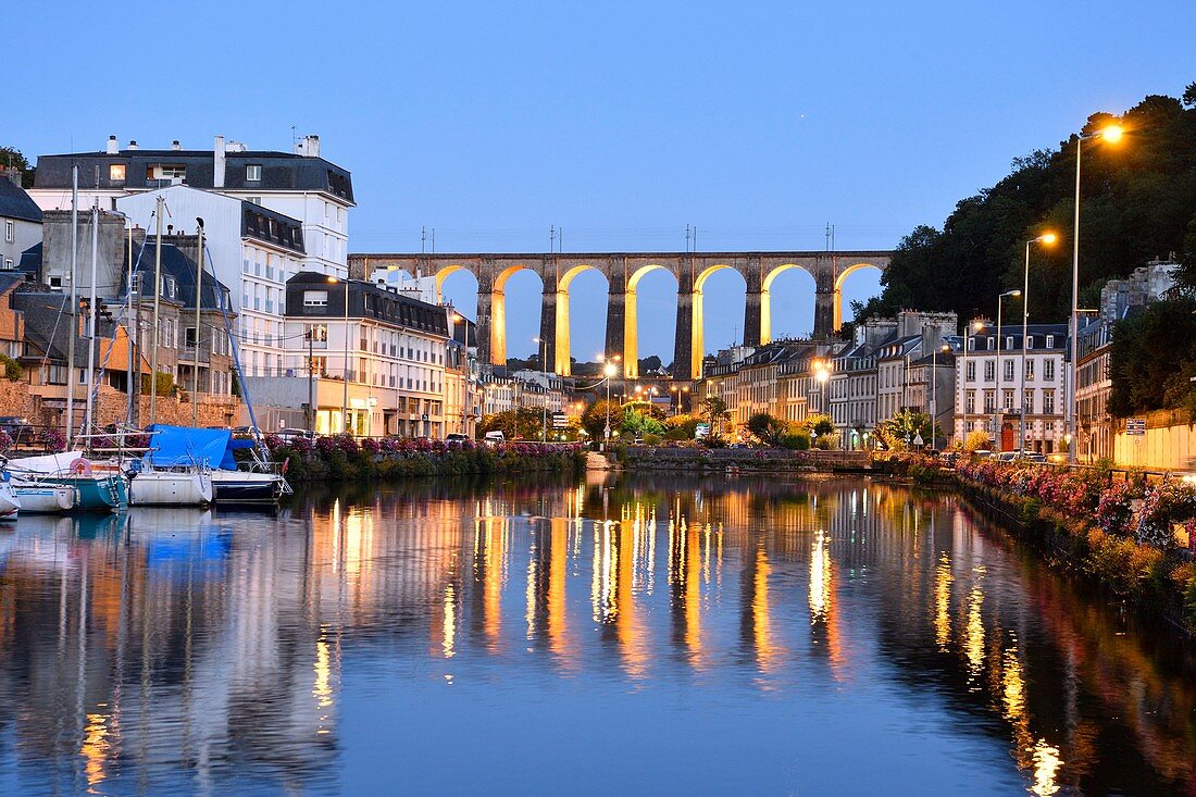 Frankreich, Finistère, Morlaix, der Hafen und der Viadukt