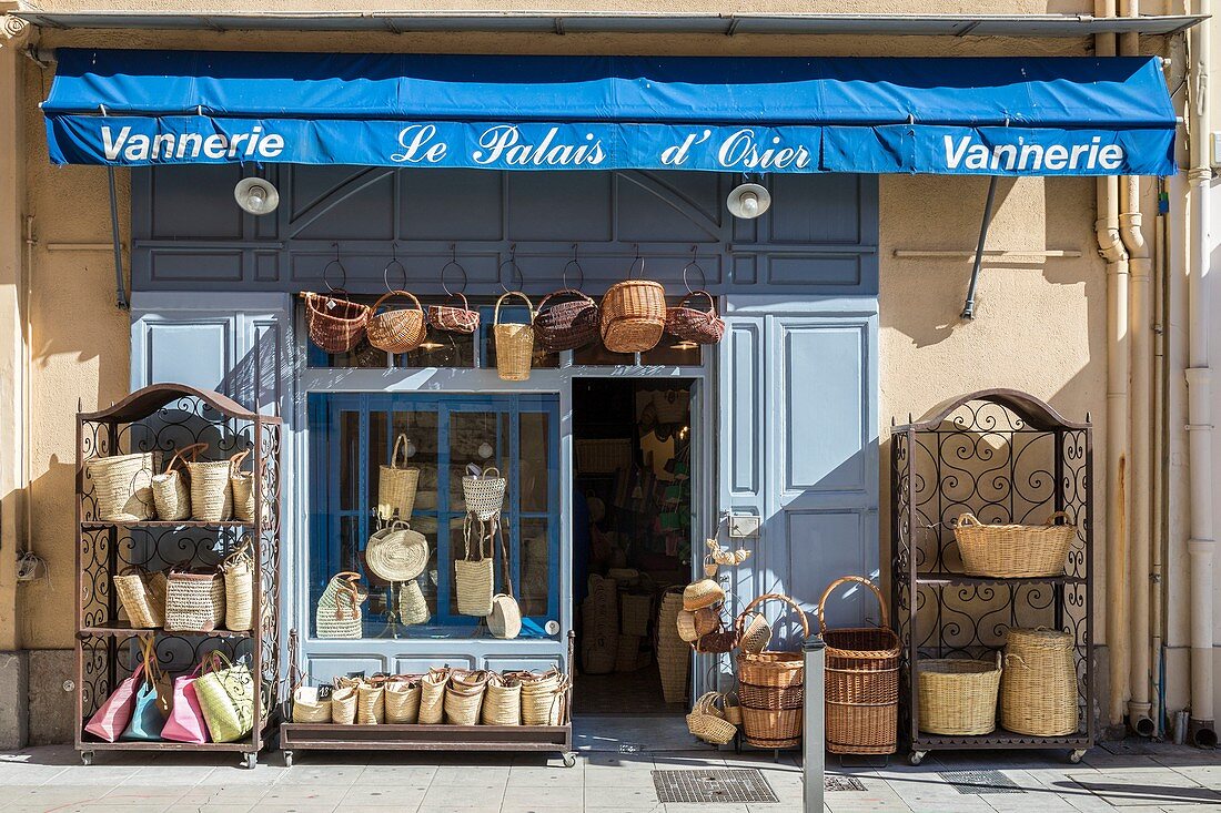 France, Alpes Maritimes, Nice, Old Nice district, basketry shop