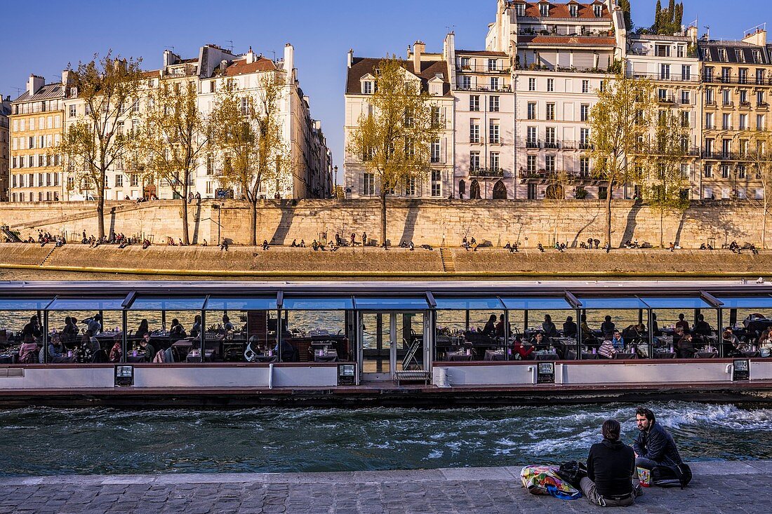France, Paris, the banks of the Seine river listed as World Heritage by UNESCO, Quai d'Orléans on Ile Saint-Louis and Quai de la Tournelle