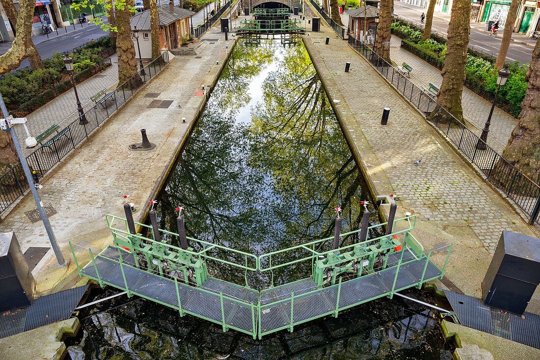 Frankreich, Paris, Canal Saint-Martin, Schleuse des Temple