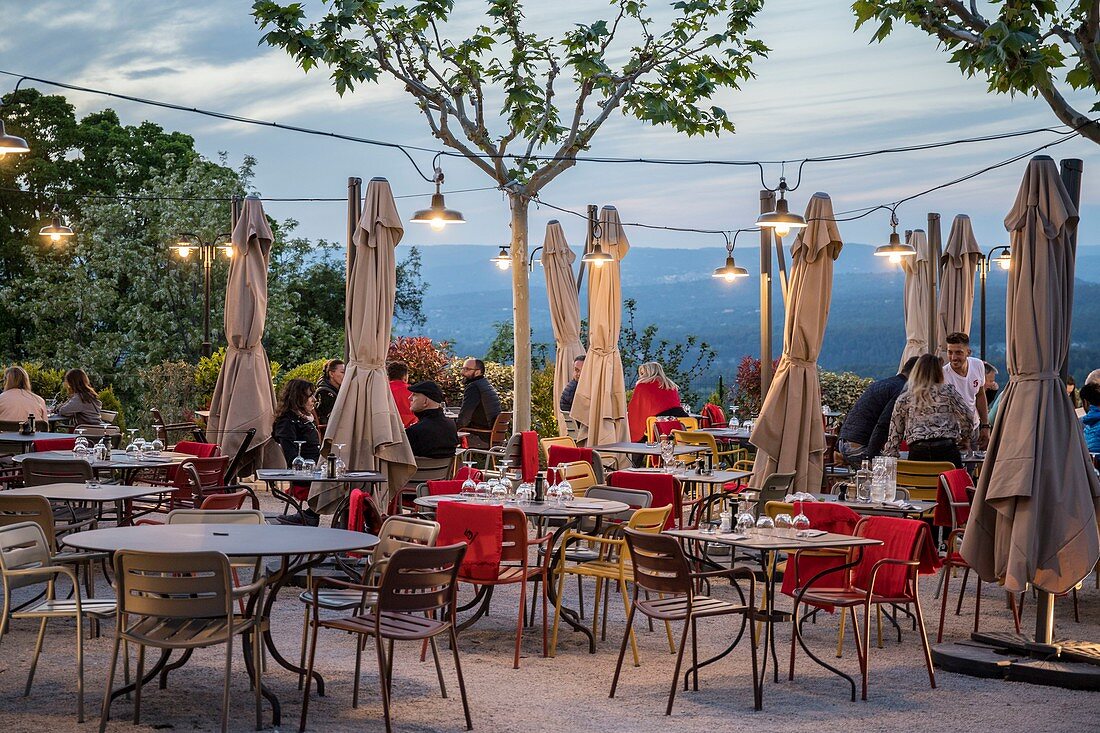 France, Vaucluse, regional natural park of Luberon, Ménerbes, labeled the Most Beautiful Villages of France, terrace of the Bistro 5