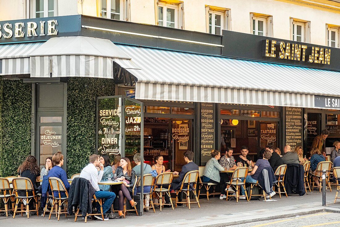France, Paris, Montmartre district, cafe in the Rue des Abbesses, Le Saint Jean cafe