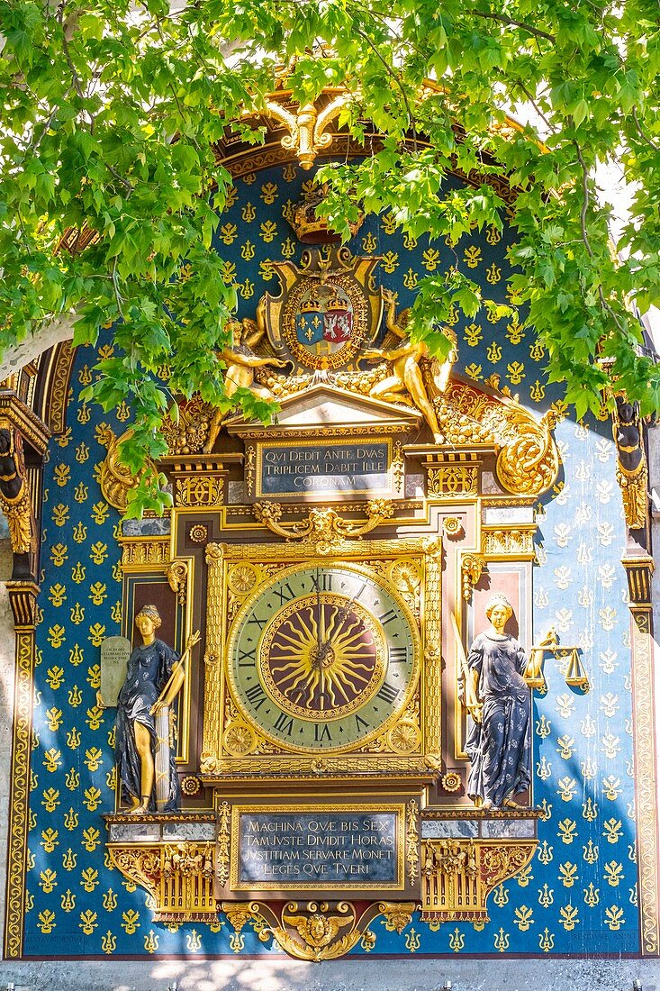 Frankreich, Paris, Weltkulturerbe der UNESCO, die Uhr des Palastes der Stadt oder des Gerichtsgebäudes von Paris Teil der Conciergerie, restauriert im Jahr 2012