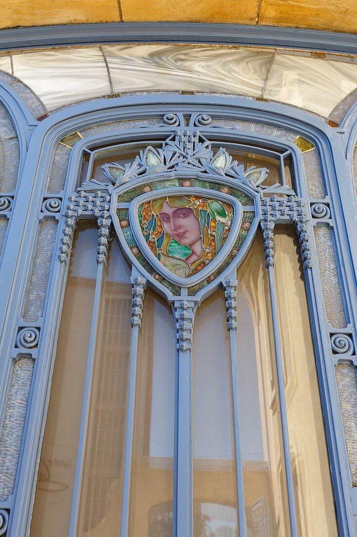 Frankreich, Meurthe et Moselle, Nancy, Ecole de Nancy Museum für Nancy Art Nouveau namens Ecole de Nancy im ehemaligen Haus von Eugne Corbin, der einer der großen Wohltäter des Jugendstils in Nancy war, Eisenwerktür und Glasfenster von Jacques Gruber