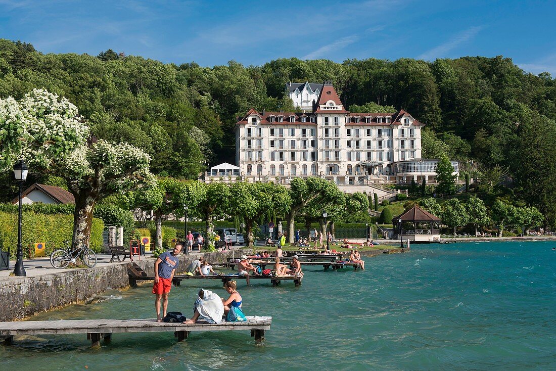 France, Haute Savoie, Annecy, the lakeside pontoons at Menthon Saint Bernard and the 5 star hotel Palace