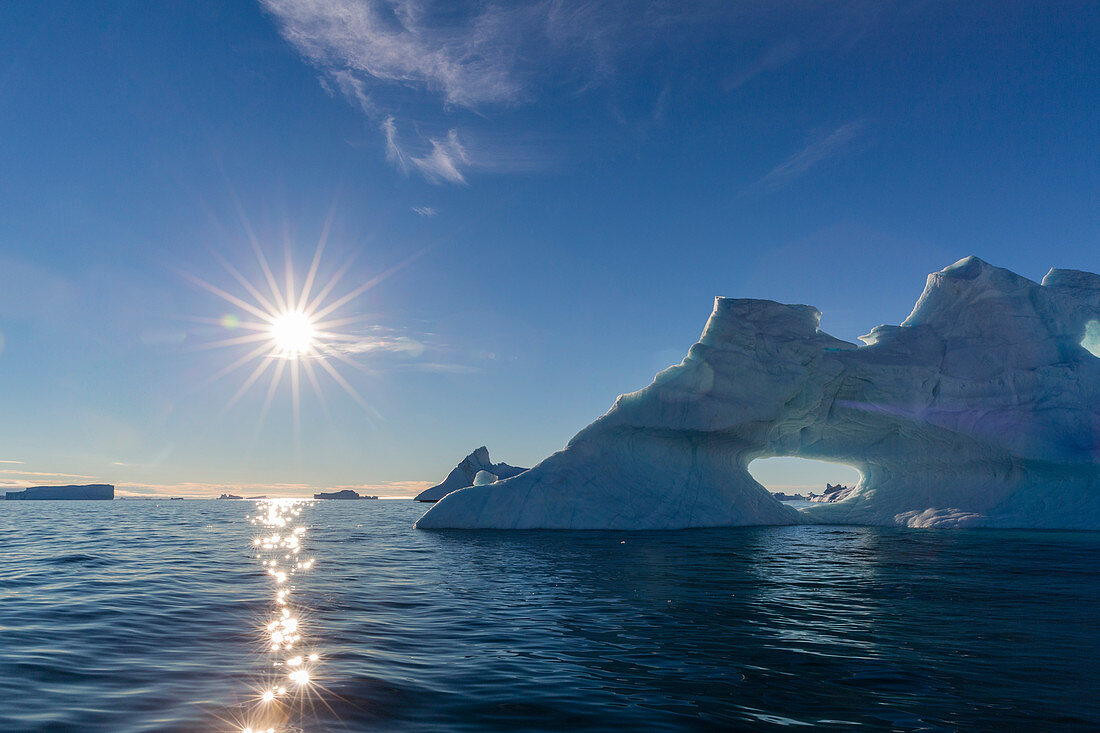 Sunburst on iceberg in De Dodes Fjord (Fjord of the Dead), Baffin Bay, Greenland, Polar Regions