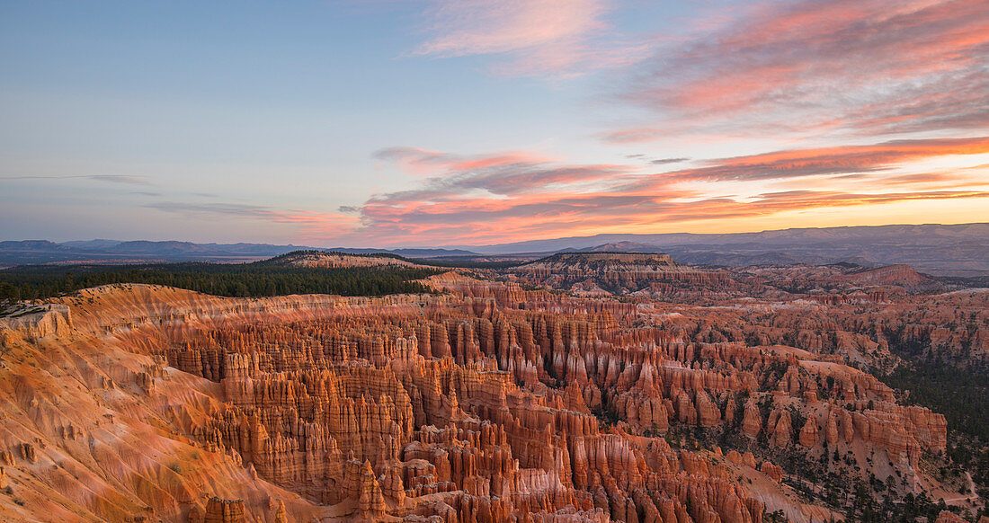 Panoramic view over the Silent City from the Rim Trail at Inspiration Point, dawn, Bryce Canyon National Park, Utah, United States of America, North America