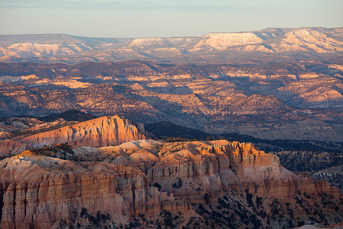 View to Sinking Ship Mesa from the Rim Trail at Bryce Point, sunset, Bryce Canyon National Park, Utah, United States of America, North America
