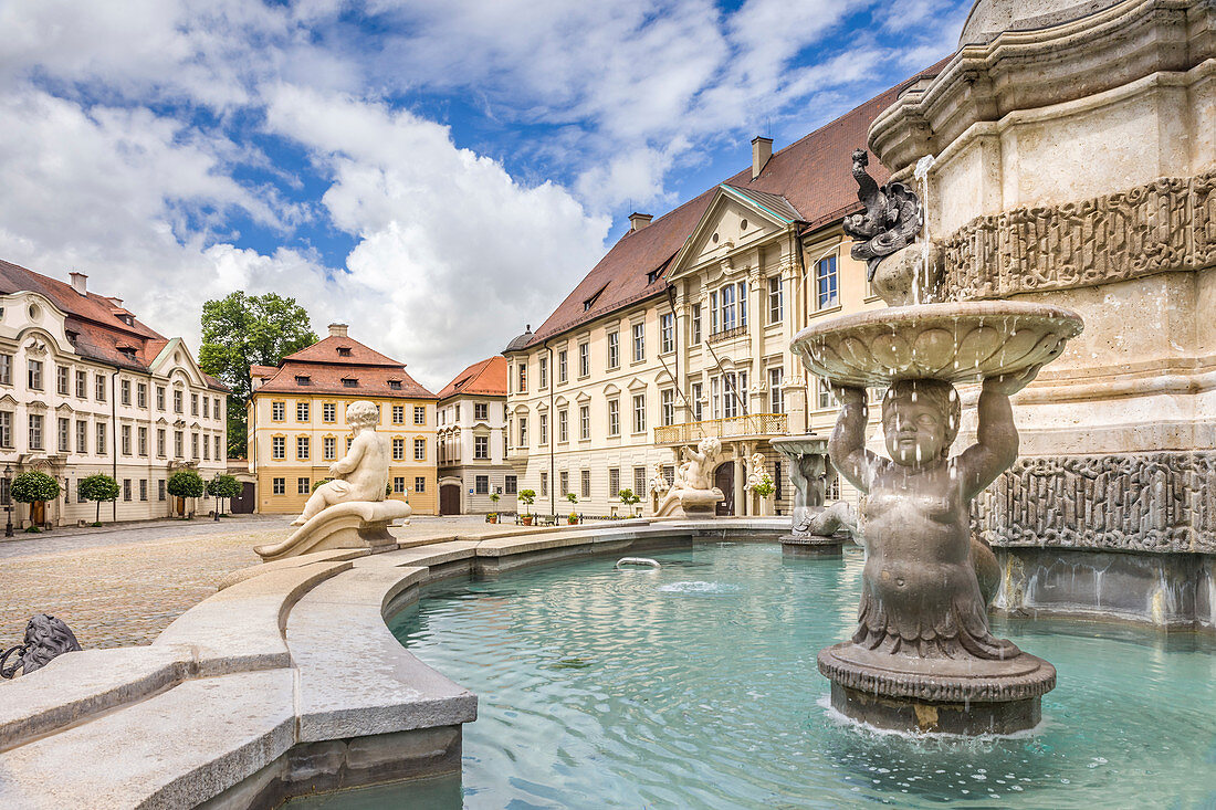 Brunnen vor der fürstbischöflichen Residenz in Eichstätt, Oberbayern, Bayern, Deutschland