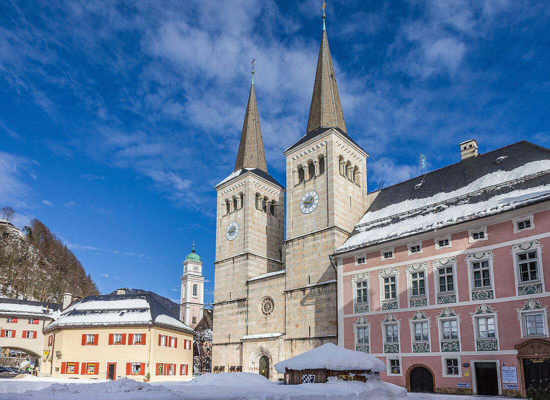 Royal Berchtesgaden Castle with Collegiate Church and Schlossplatz, Upper Bavaria, Bavaria, Germany