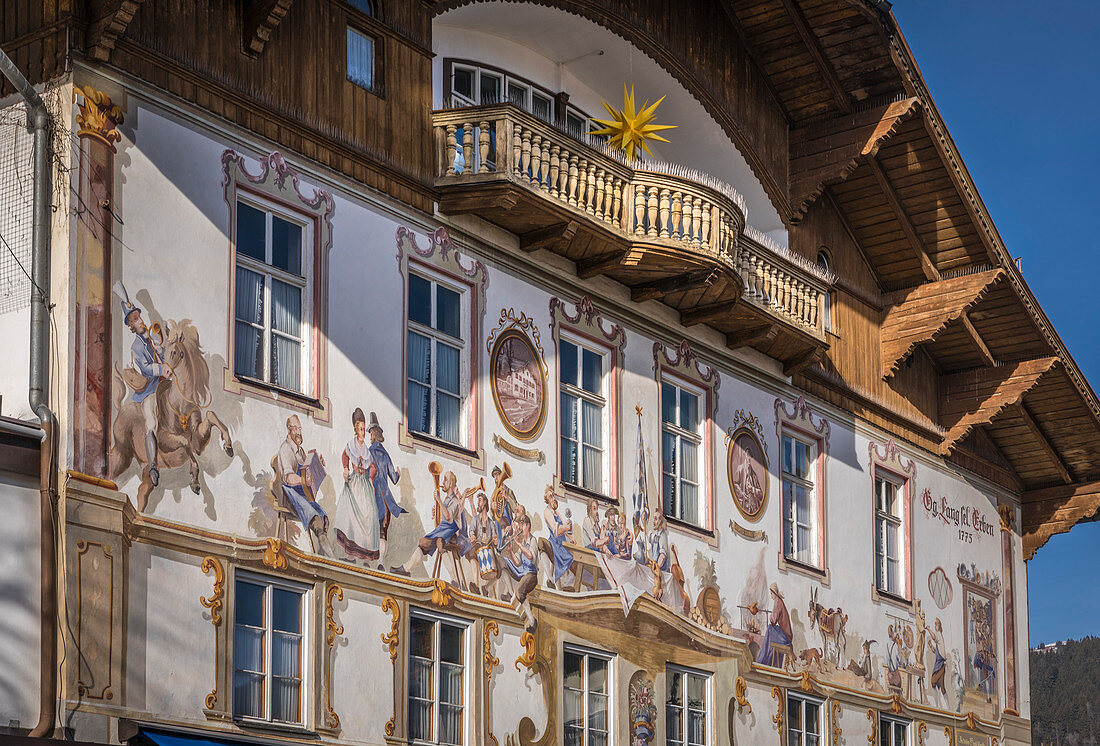 Historisches Haus mit Lüftlmalerei in Oberammergau, Oberbayern, Bayern, Deutschland