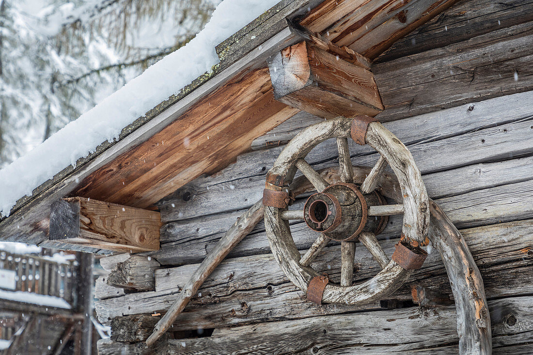 Old wagon wheel at the Badlalm in limestone, Innervillgraten, Villgratental, East Tyrol, Tyrol, Austria