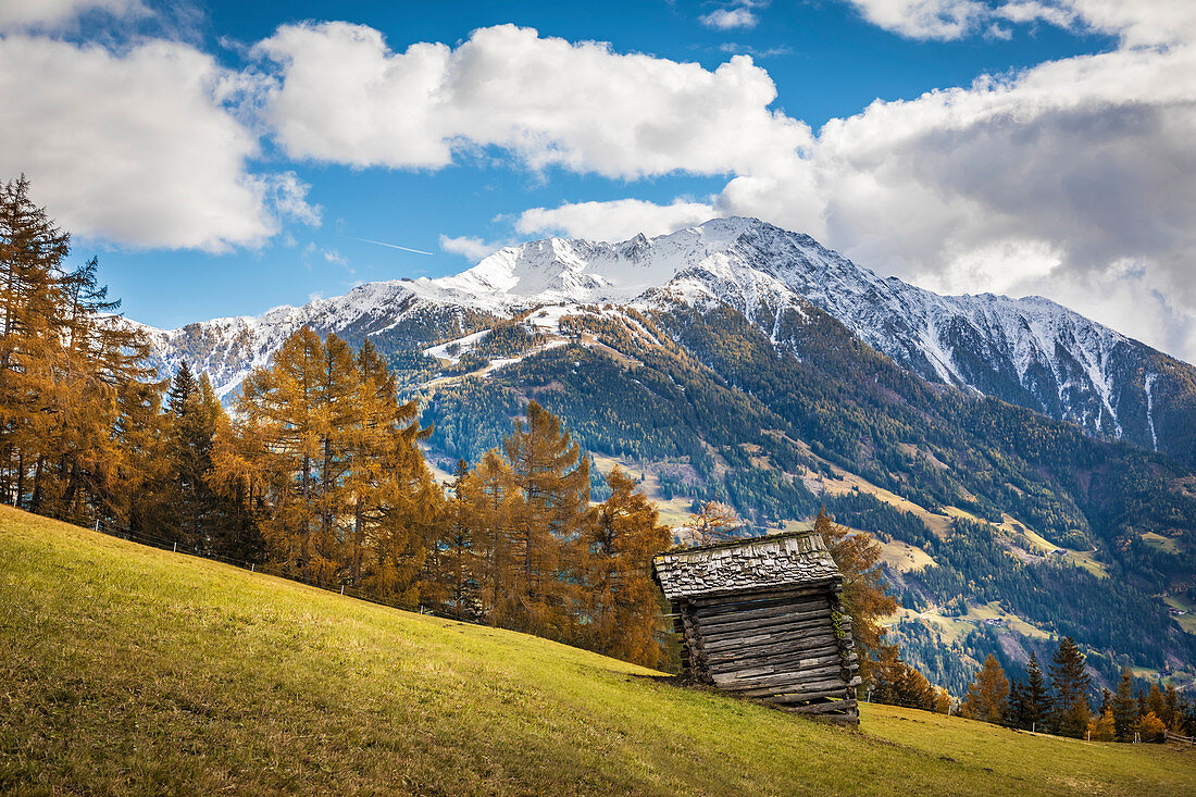 Blick von Zedlach zum Iseltal mit Rotenkogel (2.762 m), Virgental, Osttirol, Tirol, Österreich