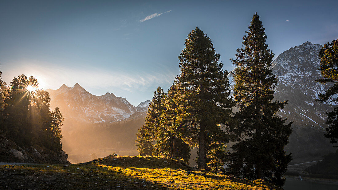 Sonnenaufgang auf dem Kühtai Plateau, Stubaier Alpen, Tirol, Österreich