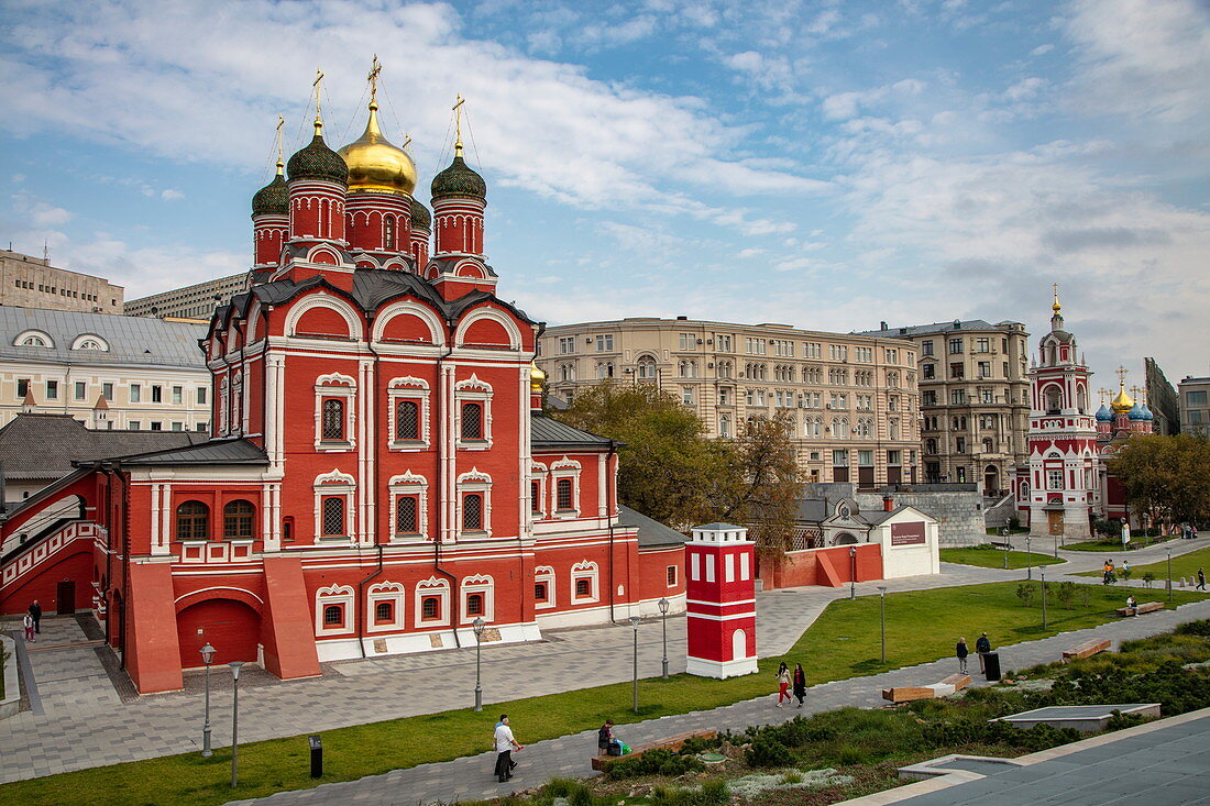 Der Zaryadye Park grenzt an den Roten Platz, Moskau, Russland, Europa
