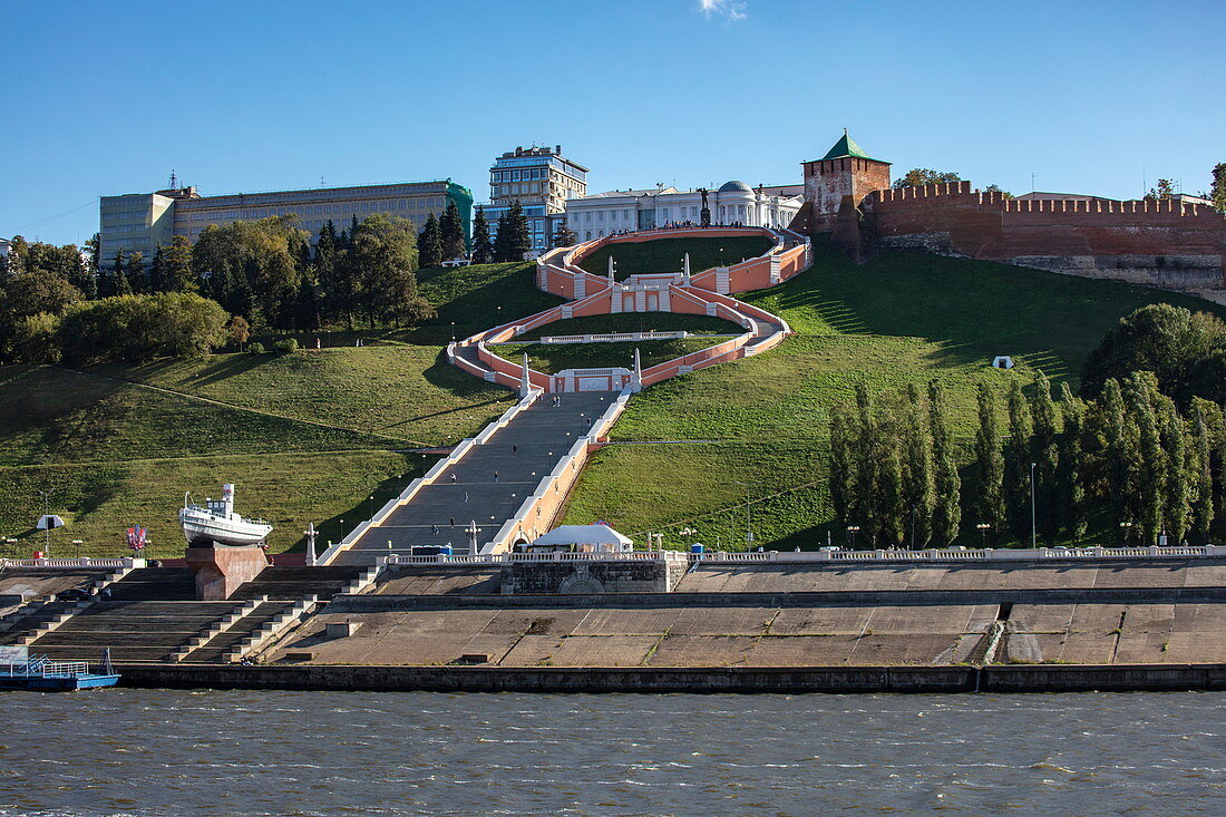 Chkalov-Treppe, die vom Fluss Wolga zum Minin und Pozharsky-Platz führt, Nischni Nowgorod, Bezirk Nischni Nowgorod, Russland, Europa