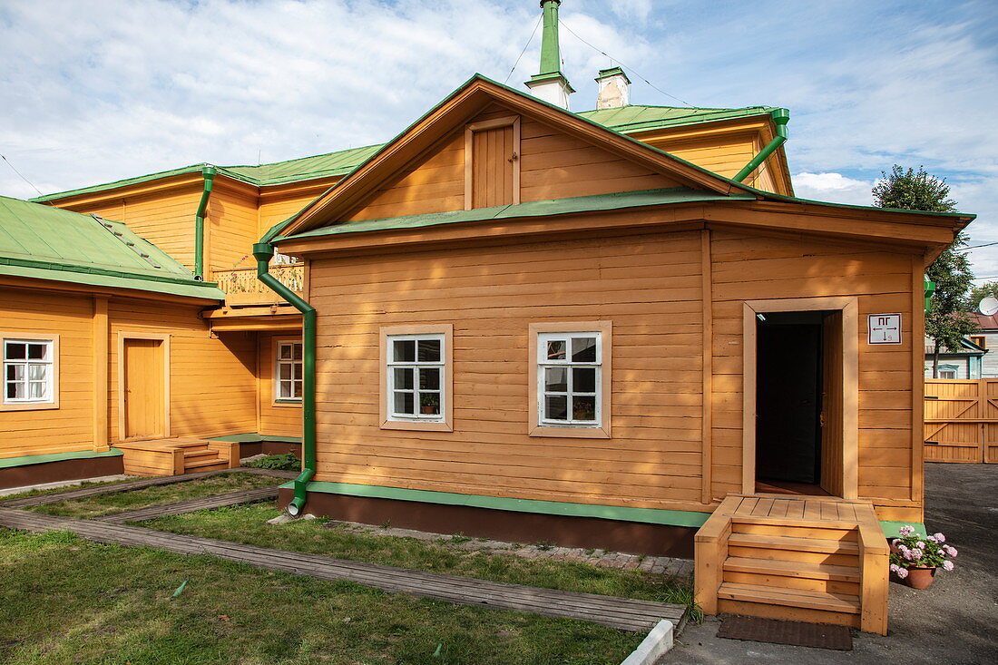 Außenansicht von Lenin-Haus-Museum (Geburtshaus von Wladimir Iljitsch Uljanow, besser bekannt als Lenin), Uljanowsk, Bezirk Uljanowsk, Russland, Europa