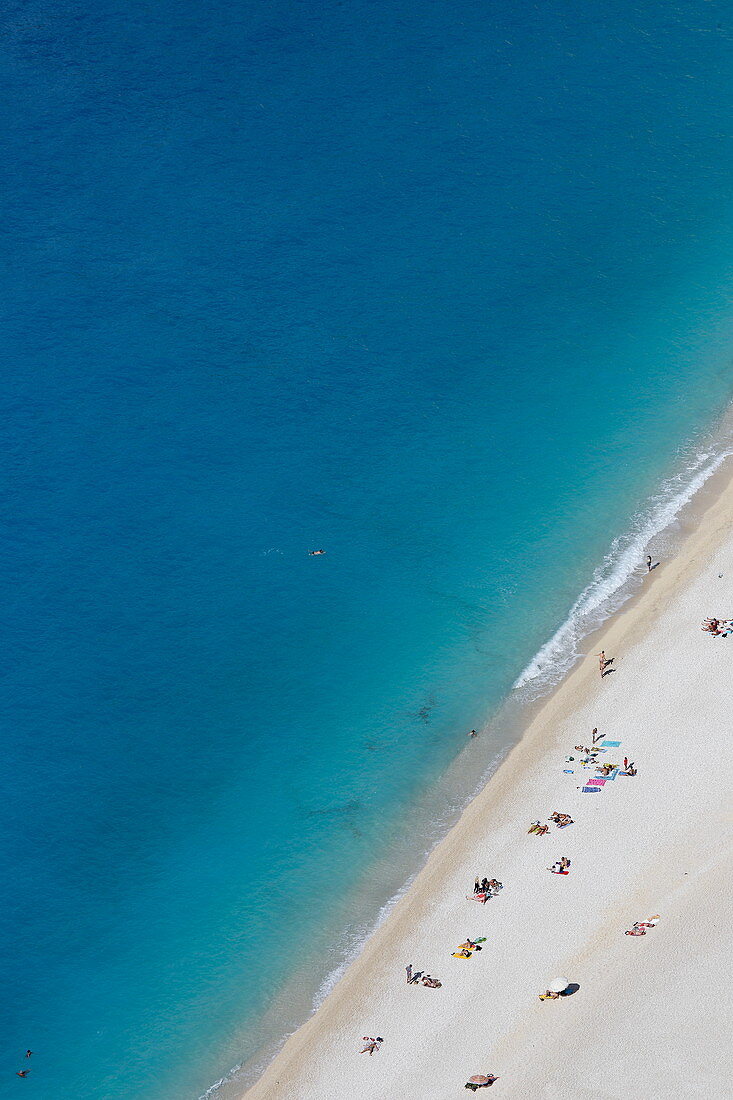 Der Myrtos Strand gilt als einer der schönsten Strände der Insel Kefalonia, Westküste, Ionische Inseln, Griechenland