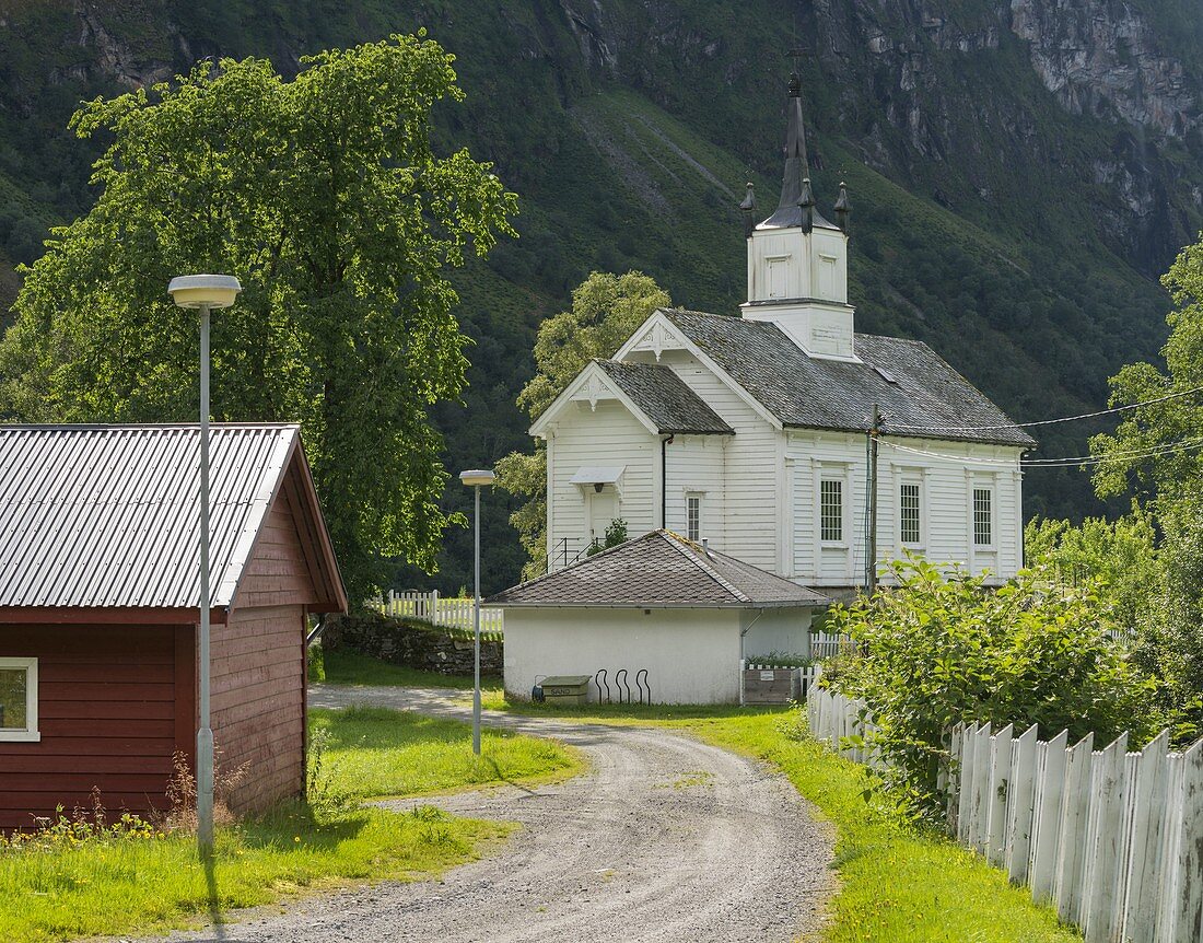 Kleine Kirche in Holsen, Vestland, Norwegen