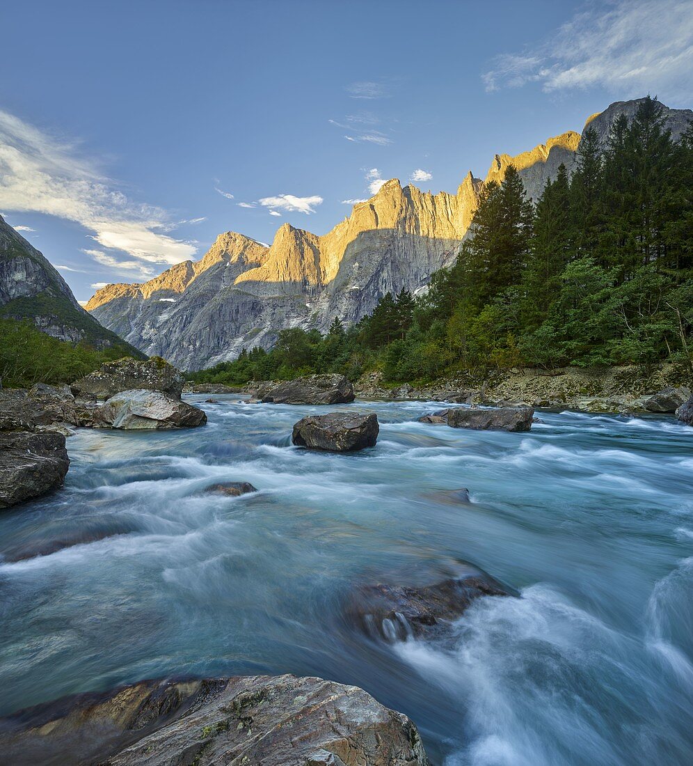 Rauma River, Trolltindan, Romsdalen, More og Romsdal, Norway