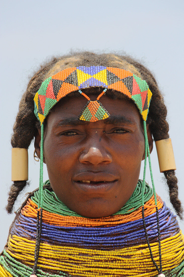 Angola; Huila Province; small village near Chibia; Muhila woman with typical neck and headdress; massive choker made of pearl necklaces and earth