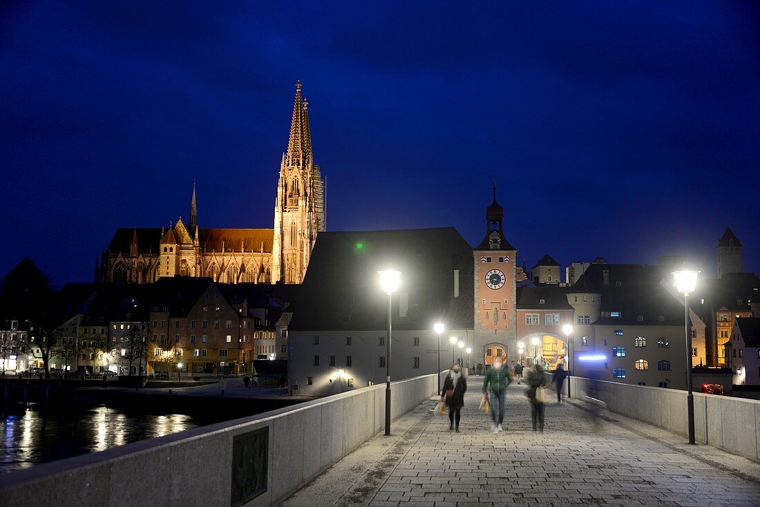 Cathedral and Stone Bridge, Regensburg, East Bavaria, Germany