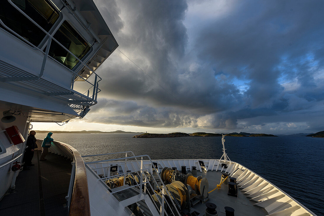 Blick vom Hurtigruten Schiff Richard With zwischen Bronnoysund und Rörvik, Norwegen