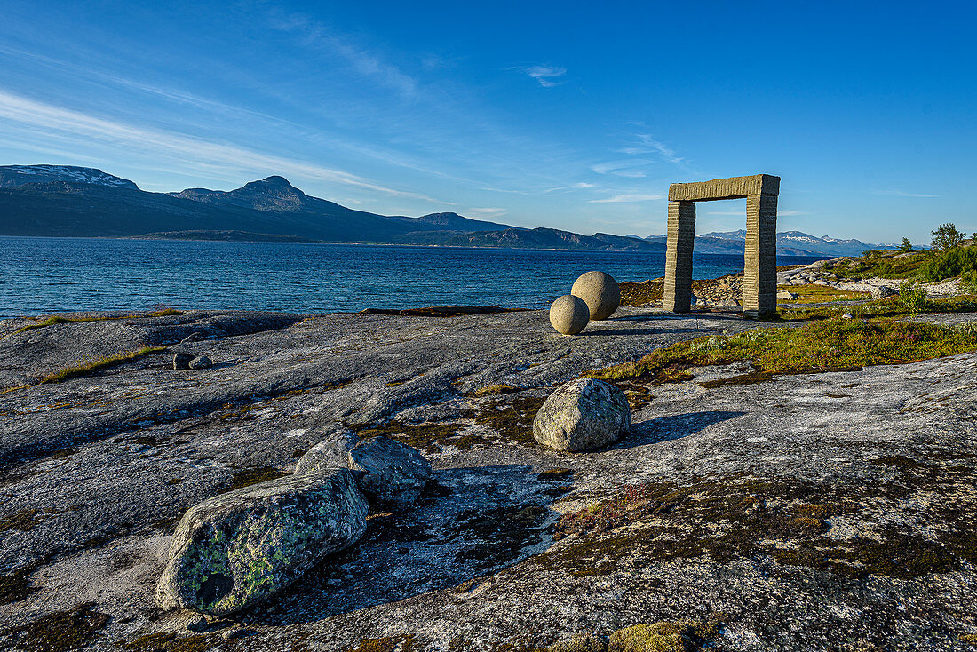 Kunstwerk von Inge Mahn, Himmel auf Erden, Himmel på Jord, Skulpturenlandschaft Nordland, Norwegen