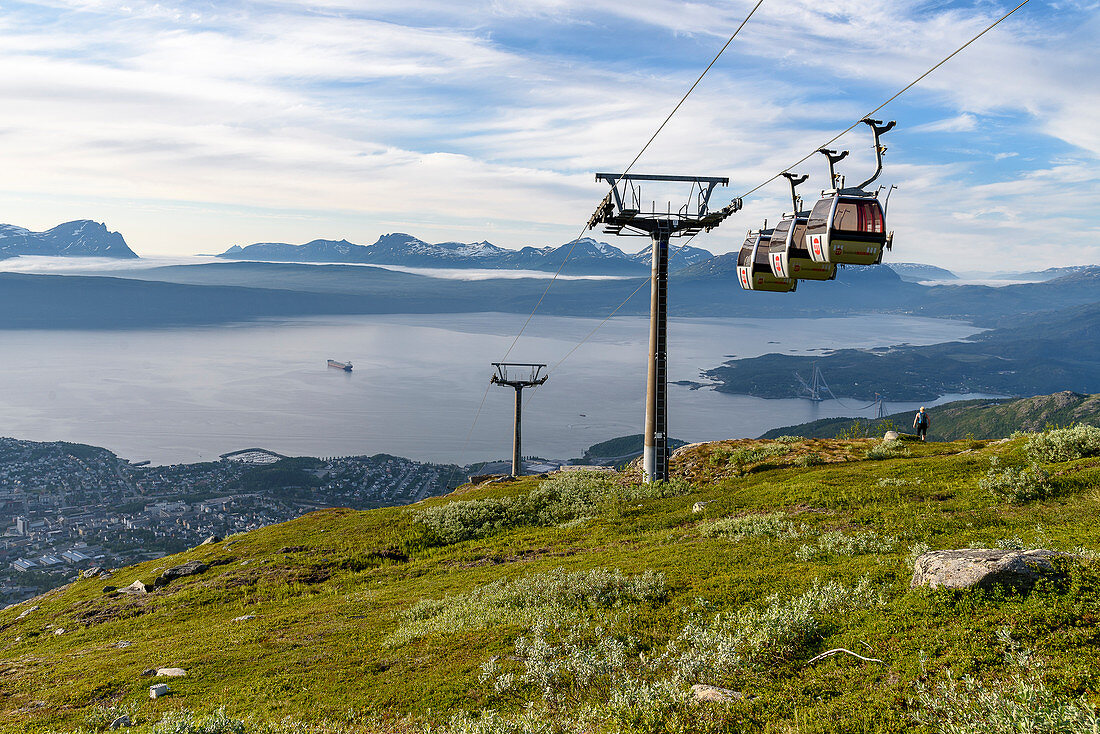 Seilbahn auf das  Fagernesfjell, tolle Blick auf,   Narvik, Norwegen