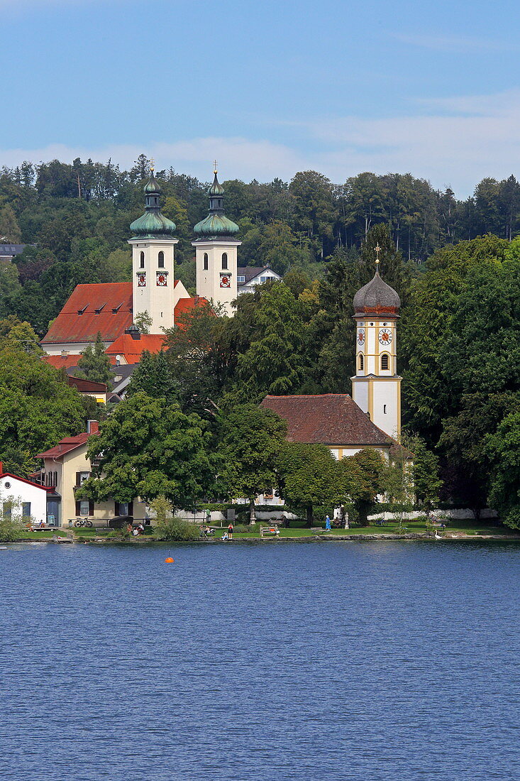 Tutzing, im Vordergrund die St. Peter-und-Paul-Kirche, Starnberger See, 5-Seen-Land, Oberbayern, Bayern, Deutschland