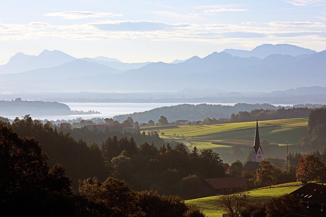 View from the Ratzinger Höhe to the Chiemsee, Chiemgau, Upper Bavaria, Bavaria, Germany