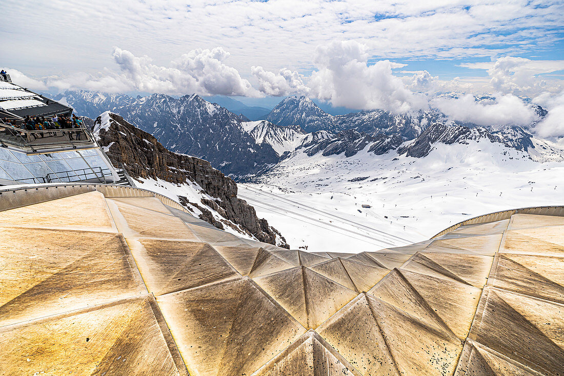 Blick von Konstruktion auf Zugspitze Plattform auf den Gletscher, Grainau, Oberbayern, Deutschland