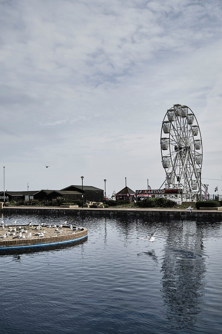 Das Riesenrad am Strand von Hastings, East Sussex, UK