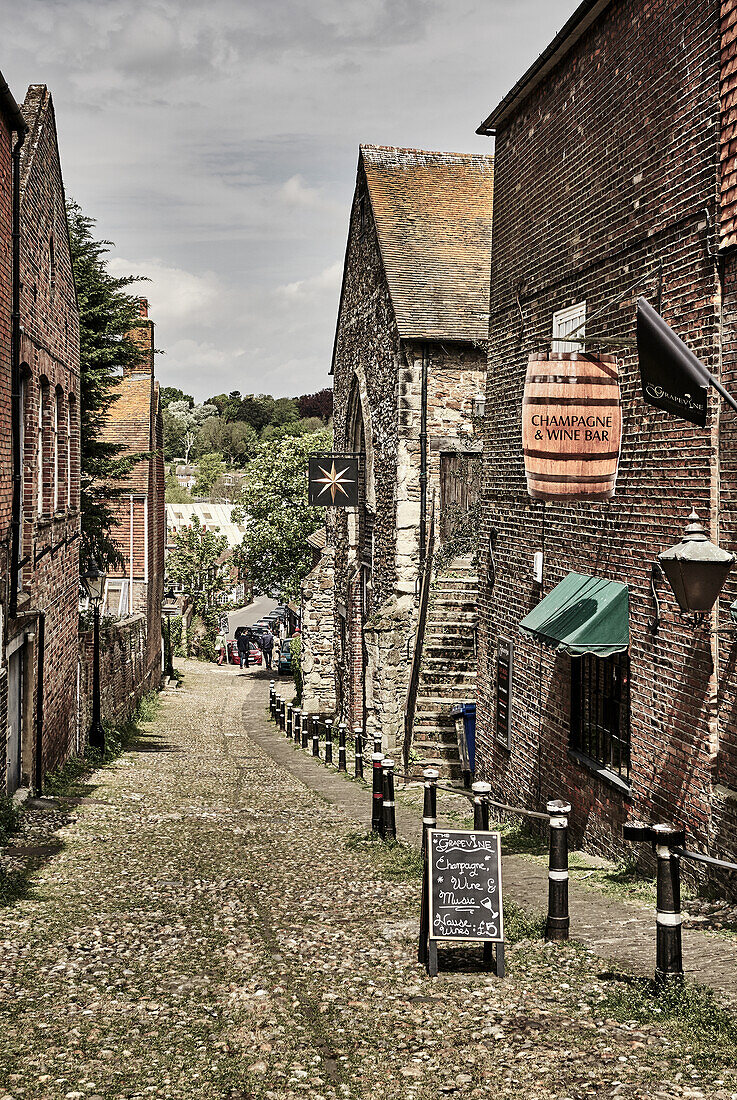 A cobblestone laneway with old buildings in Rye, East Sussex, UK.