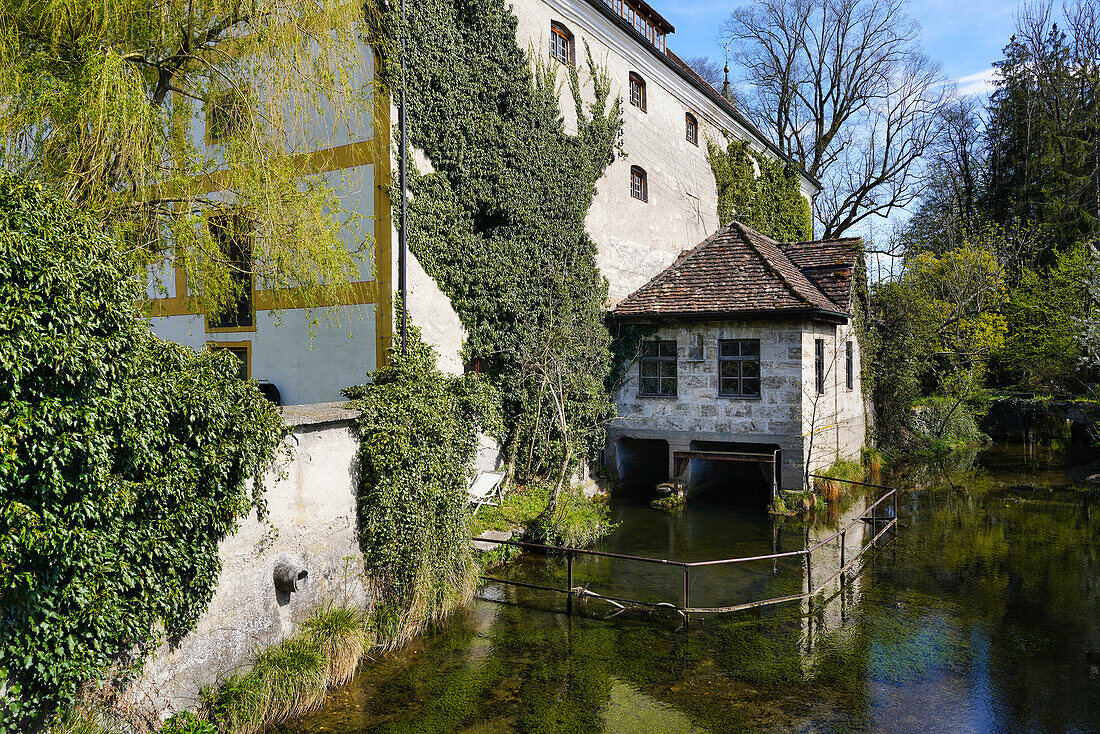 Blick auf die alte Mühle im Kloster Polling im Frühling, Polling, Weilheim, Bayern, Deutschland, Europa