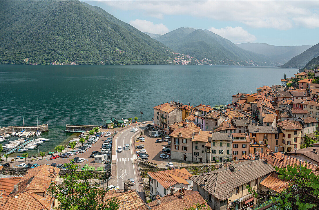 Aussicht auf Argegno am Comer See, Lombardei, Italien 