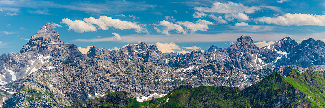 Mountain panorama from Nebelhorn, 2224m, to Hochvogel, 2592m and the Hornbach range, Allgäu Alps, Bavaria, Germany, Europe