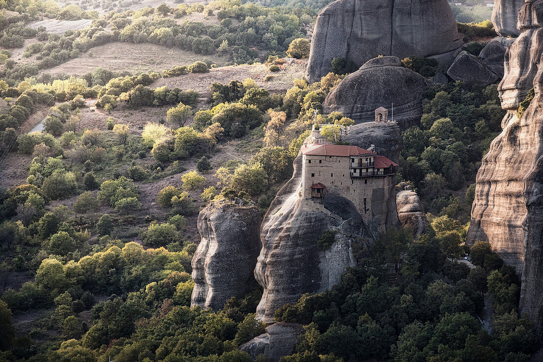 Sonnenuntergang auf Agios Nikolaos Kloster in Meteora, UNESCO-Weltkulturerbe, Thessalien, Griechenland, Europa