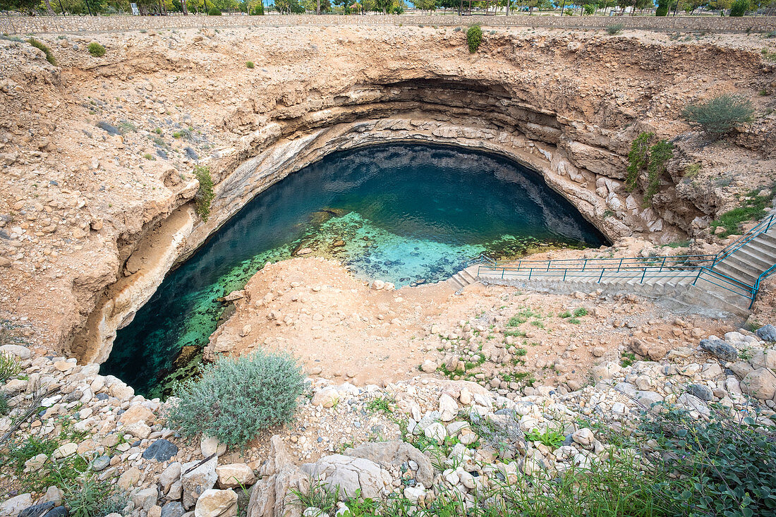 Bimmah-Doline mit türkisfarbenem Wasser, Oman, Naher Osten